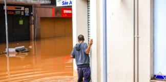 Água invade centro tecnológico e data center do RS é desligado