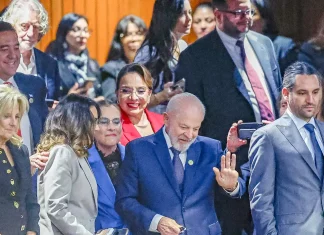 Após troca de aeronave, Lula retorna ao Brasil