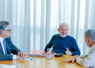 Lula está apto a exercer sua rotina de trabalho, diz boletim médico