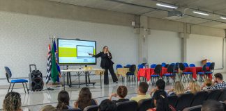 Gestores da Educação de Santana de Parnaíba recebem formação sobre uso do sensor de glicose