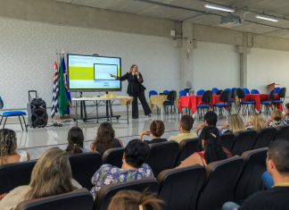 Gestores da Educação de Santana de Parnaíba recebem formação sobre uso do sensor de glicose