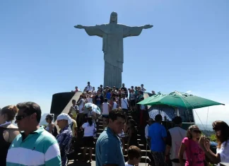 Cristo Redentor reabre ao público depois de morte de turista