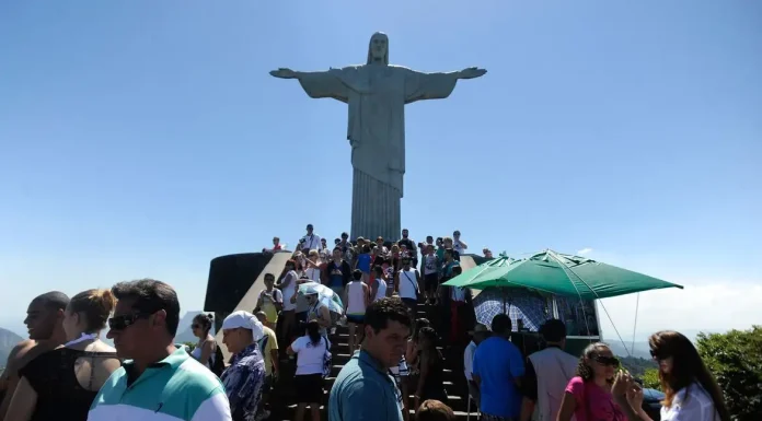 Cristo Redentor reabre ao público depois de morte de turista