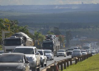 Acidentes em rodovias federais durante o feriado causaram 72 mortes