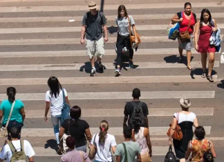 Expectativa de vida no Brasil em 2023 chega a 76,4 anos