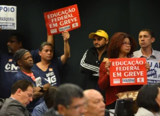 Servidores federais de educação param em 360 unidades de ensino