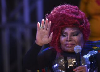 Corpo de Elza Soares é velado no Theatro Municipal do Rio de Janeiro