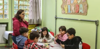 Cerca de 173 mil estudantes estão sem previsão de volta às aulas no RS