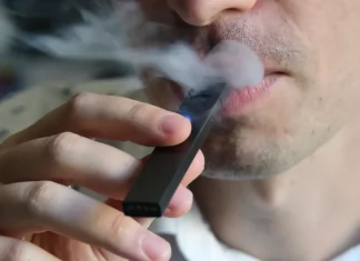Apesar de proibida, venda de cigarros eletrônicos continua no Brasil