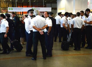 Aeronautas aprovam proposta das empresas e encerram greve