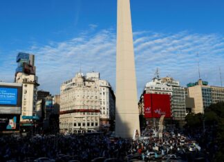 Capital argentina é atingida por blecaute em meio a onda de calor