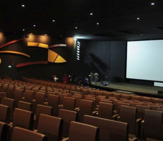 Após retomada, público ainda pretende assistir a espetáculos virtuais