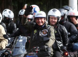 Bolsonaro participa de ato com motociclistas pelas ruas de São Paulo