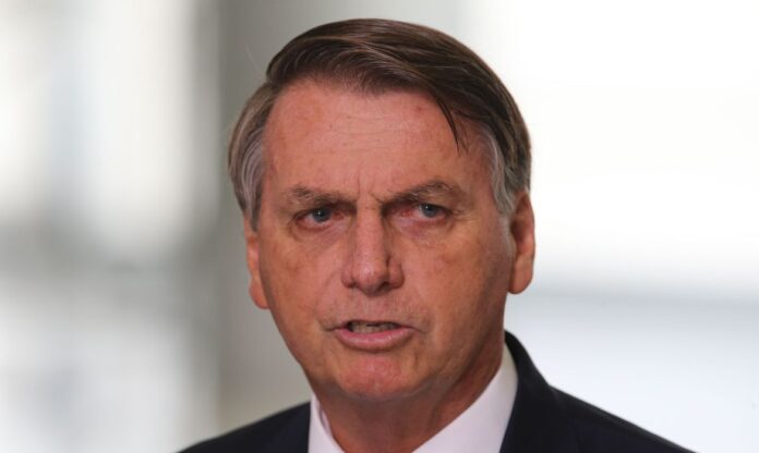 O presidente Jair Bolsonaro faz declaração à imprensa