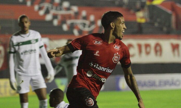 Brasil de Pelotas derrota Goiás de virada pela Série B