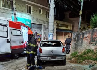Mulher é internada após ex-namorado tentar esfaqueá-la e causar acidente de carro em Jandira
