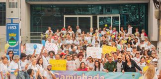 Centenas de pessoas participam da Caminhada da Pessoa Idosa em Cotia
