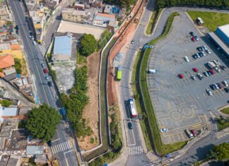 Jandira realiza canalização de córrego na divisa do bairro Vila Rolim
