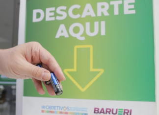 Papa-pilhas auxilia na reciclagem de materiais em Barueri