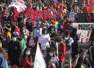 Cidades brasileiras têm atos contra corrupção e por mais vacinas
