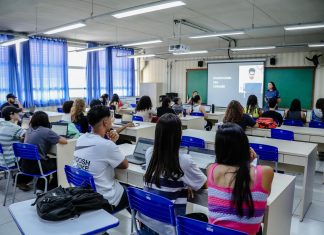 Alunos de Santana de Parnaíba aprendem sobre o mercado de trabalho na área da tecnologia