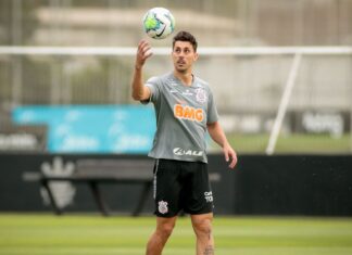 Corinthians decide encerrar vínculo de zagueiro após ofensa racial