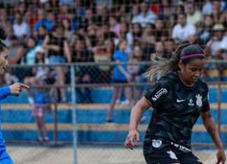 Corinthians empata e permanece na liderança do Brasileiro Feminino