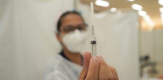 Pessoas de 12 a 17 anos com comorbidade, gestantes e puérperas podem tomar vacina neste final de semana
