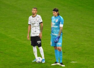 De virada, Corinthians perde para RB Bragantino em Itaquera pelo Brasileirão