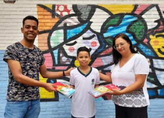 Escolas municipais de Jandira recebem livros escolares para iniciar o período letivo