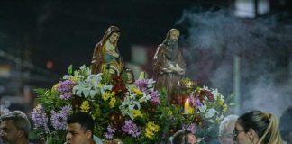 Santana de Parnaíba promove festa à padroeira da cidade, com procissão e show com Ricardo Sá