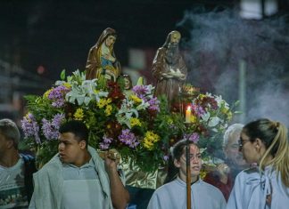 Santana de Parnaíba promove festa à padroeira da cidade, com procissão e show com Ricardo Sá