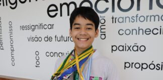 Estudante da Fieb recebe medalha em olimpíada internacional de matemática