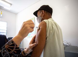 Vacinação contra a gripe começa nesta segunda para idosos com mais de 80 anos em Itapevi