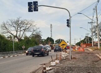 Por conta da duplicação, viaduto da Estr. de Caucaia ganha semáforos provisórios e sistema ‘pare e siga’