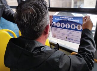 Assento preferencial no transporte coletivo ganha indicação para autistas em Cotia