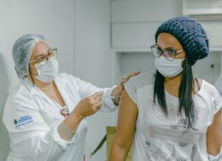 Em Cotia, mais de 75% da população adulta já recebeu 1ª dose contra a Covid-19