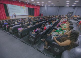 Mãe Parnaibana: cerca de 200 gestantes assistem a palestras sobre saúde