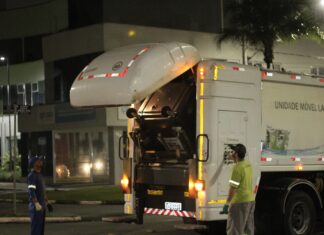 Coleta mecanizada de lixo funciona em vários bairros de Barueri
