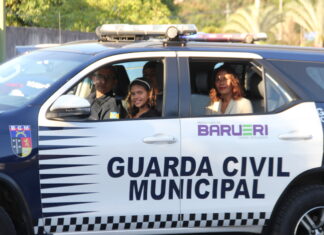 Reencontro de mãe e filha com agente da GCM 11 anos depois é cercado de emoção