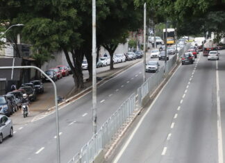 Semurb instala gradis na Estrada dos Romeiros para proteger pedestres em Barueri