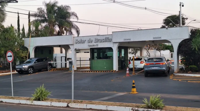 Moraes autoriza Bolsonaro a comemorar aniversário da filha em casa