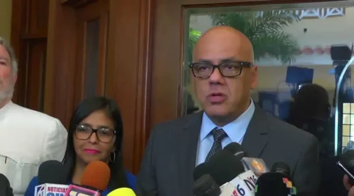 Venezuela diz que já libertou 400 presos; oposição e ONGs contestam