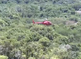 Helicóptero cai na zona oeste do Rio e deixa três pessoas mortas