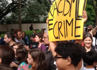Defensoria pede R$ 759 mil em ação contra shopping de SP por racismo