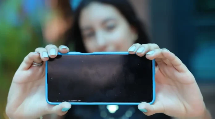Uso de internet por adolescentes nas escolas cai de 51% para 37%