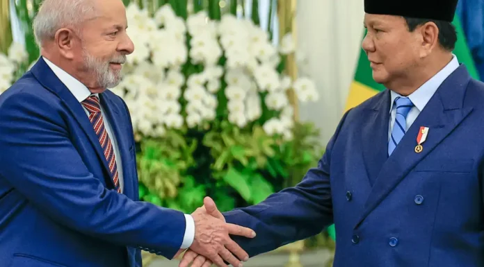Brasil e Indonésia firmam acordos; Lula confirma candidatura em 2026