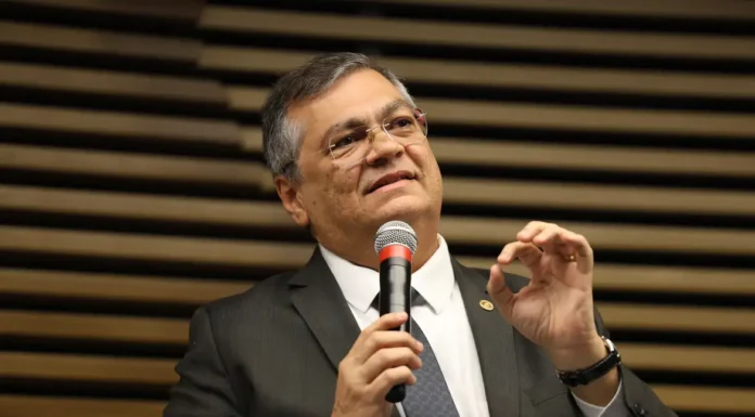 Eventuais crimes em emendas Pix antigas serão apurados, garante Dino