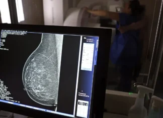 Outubro Rosa: como receber o auxílio-doença em tratamento de câncer