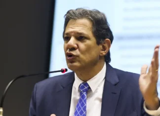 Medidas de corte de gastos serão inseridas em novo projeto, diz Haddad